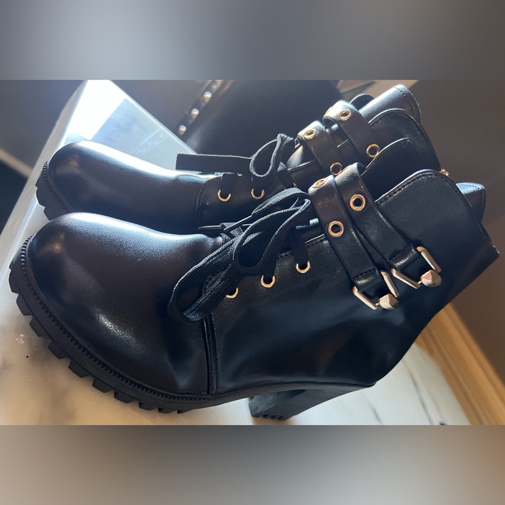 🤩Black Ankle Boots with Gold Accents